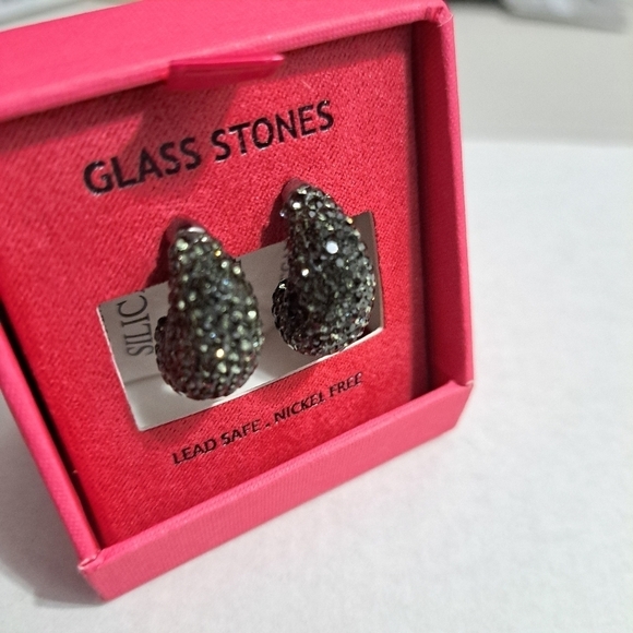 House of Harlow 1960 Glass Stone Stud Earrings - Picture 3 of 9